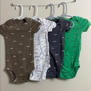4pc Carters 9 mon Onesie Bundle